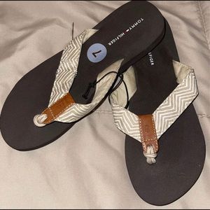 Tommy Hilfiger ladies sandals size 7 NWT